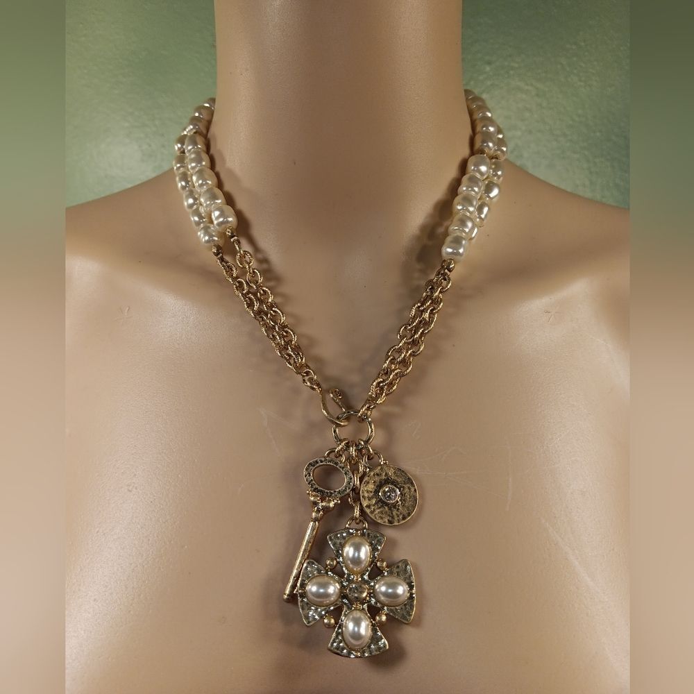 women faux pearl necklace